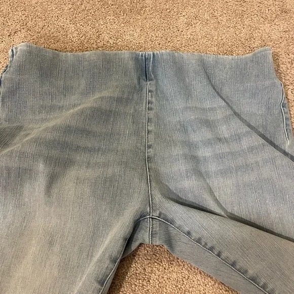 Soft Surroundings Pull On Light Wash Jeans with Button Accents - Picture 5 of 9